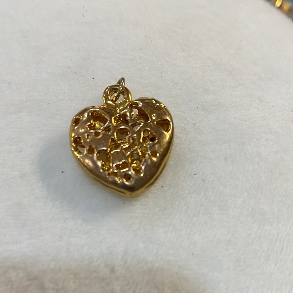 Jewelry - Elegant Heart Pendant